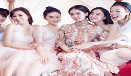 步步惊心刘心悠,凭借马尔泰若兰圈粉无数,还担任隆诗婚礼伴娘,结局终