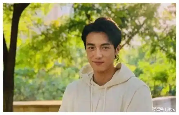 萧亚轩前男友黄皓官宣喜迎小生命一只小狗拉近女邻居关系