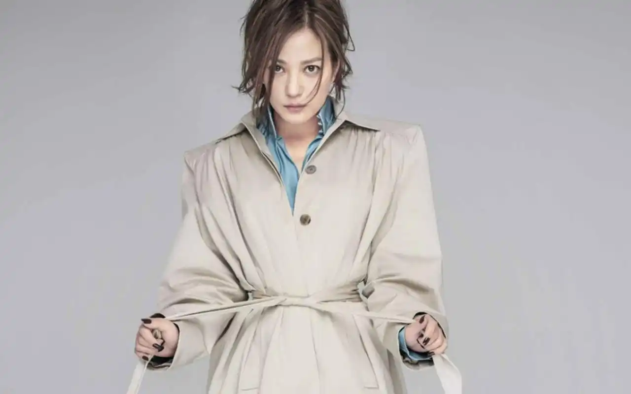 赵薇时尚杂志帅气柔美写真图片壁纸