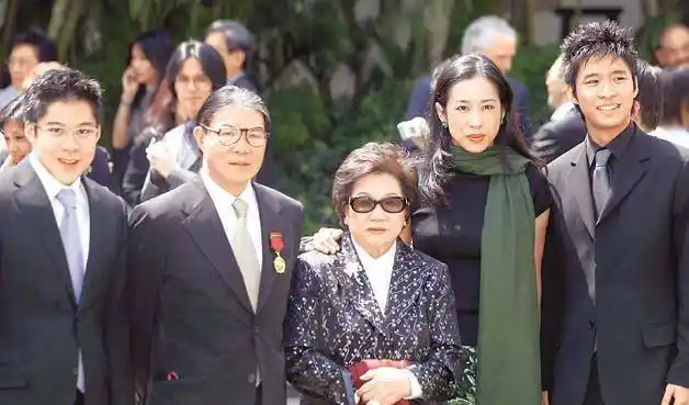 郭晶晶与婆婆同框比美,63岁朱玲玲当年甩富豪,为何不分霍家财产