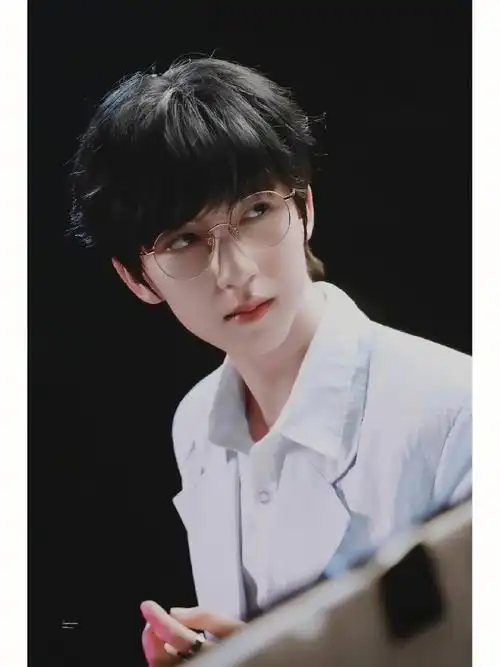 贺峻霖海俪恩花絮照