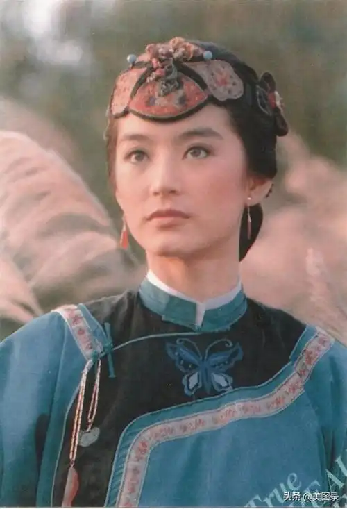 林青霞从不无惧老去,虽皱纹明显发福严重,照样美得优雅从容