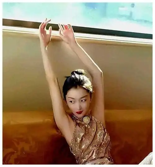 交际花周冬雨惊人塌房变身意外之谜揭秘