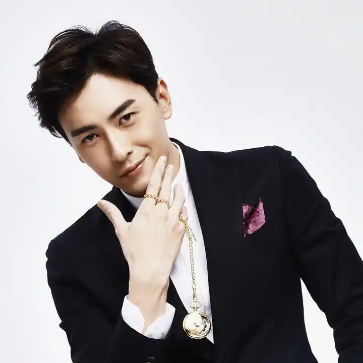 郑元畅见梁朝伟秒变迷弟 曝其与刘嘉玲恩爱故事