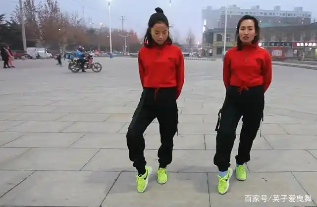 鬼步舞基础教学《波浪步》