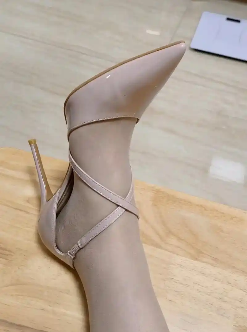 穿高跟鞋逛了几天街,脚疼