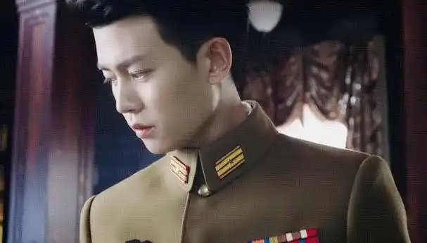 《秋蝉》任嘉伦军装造型帅炸了,眼神杀太a了,演技在线