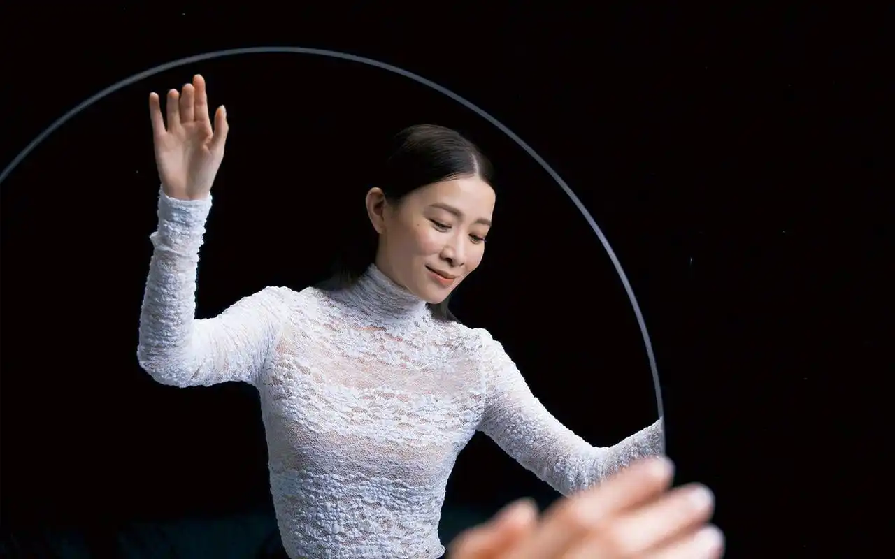 佘诗曼性感杂志写真高清桌面壁纸