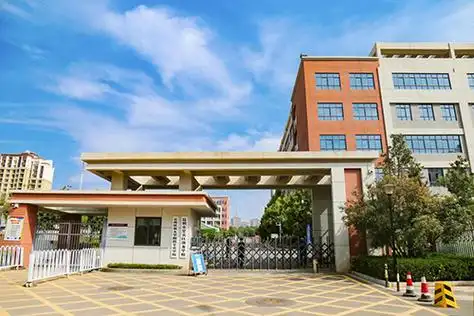 处西南侧2023年,云南民大附中由一所学校真正发展成为一个集团品牌