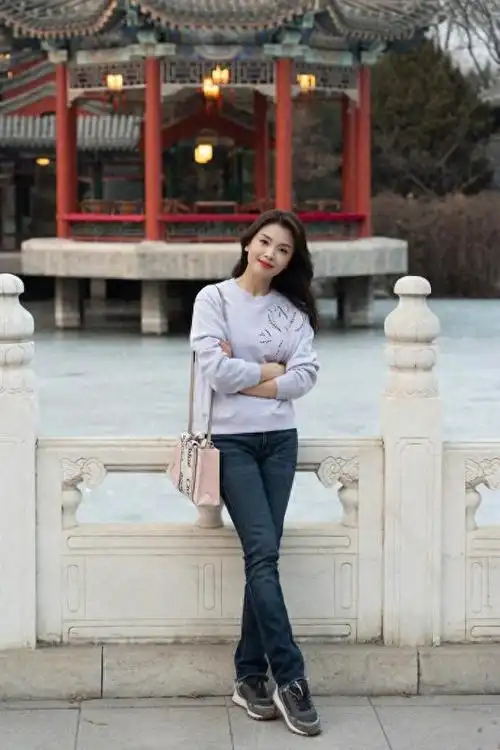 刘涛治愈系穿搭迎接春天温柔时尚有品味