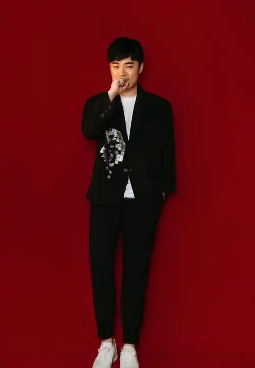 陈赫游戏直播高光对决 氛围欢乐引高人气