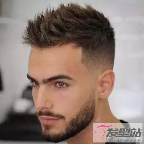两边剃掉中间厚发型男超级精神帅气打理还简单