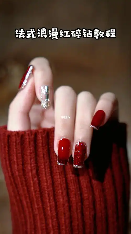 新年来一款红色碎钻美甲太太显白了78
