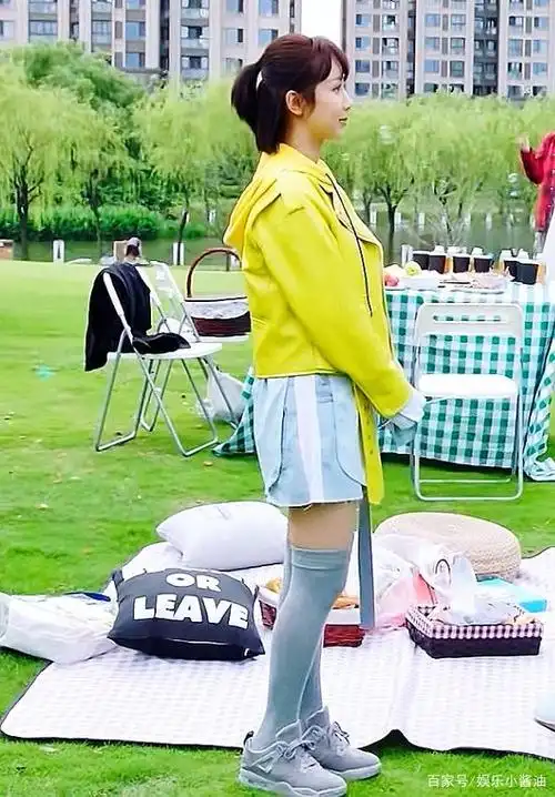 《亲爱的热爱的》杨紫服饰盘点,每件都好萌系少女,就是太花哨了