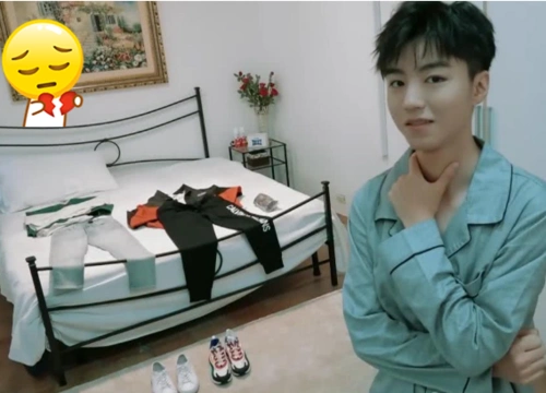王俊凯穿"睡衣"上节目?不小心曝光床上衣服,女生看完脸都红了