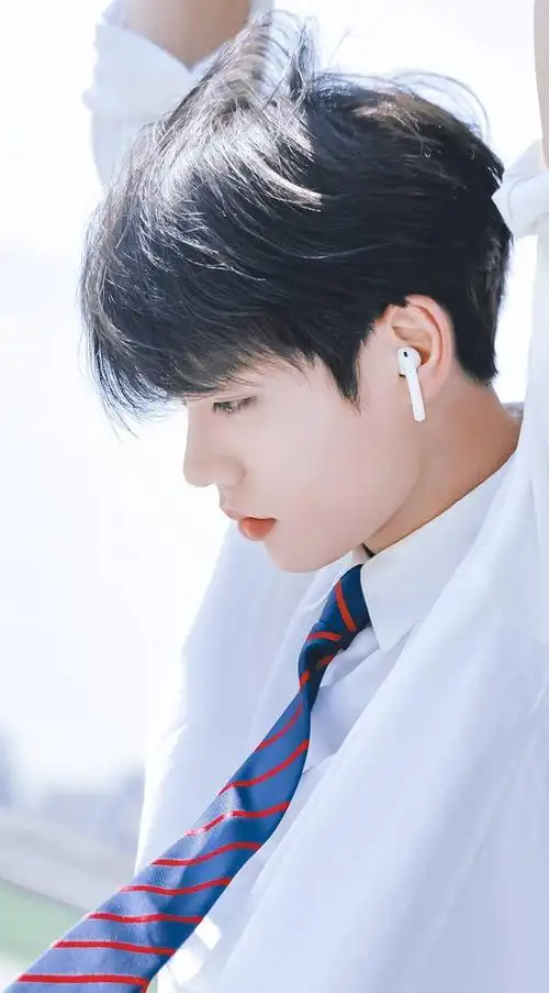 想求一些林彦俊的壁纸和原图我真的找到半夜也没找到