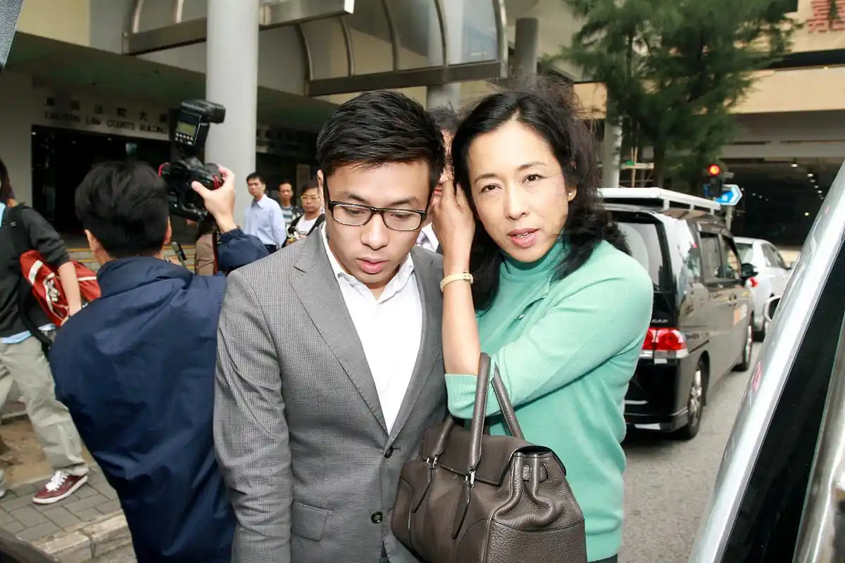 终于明白了为何霍启山对霍震霆较为偏心,而与朱玲玲关系疏远.