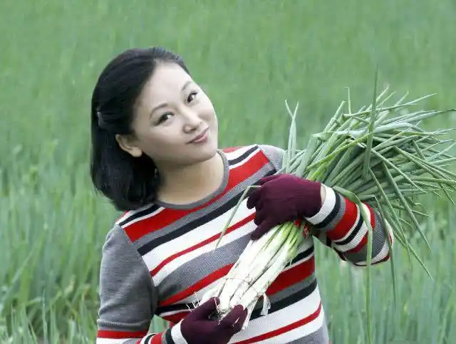 21岁的慕钰华经历了人生至暗时刻,期间遭遇商人卷款,支票跳票以及朋友