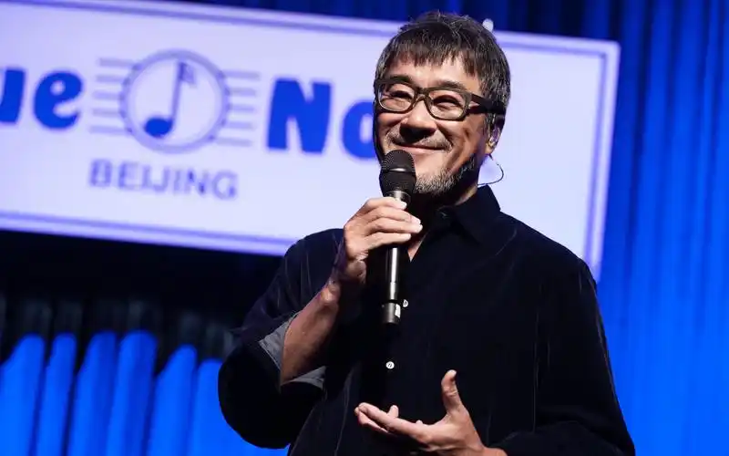 高晓松的《越过山丘》,如果是大哥李宗盛会怎么唱【泪目,这就是人生】