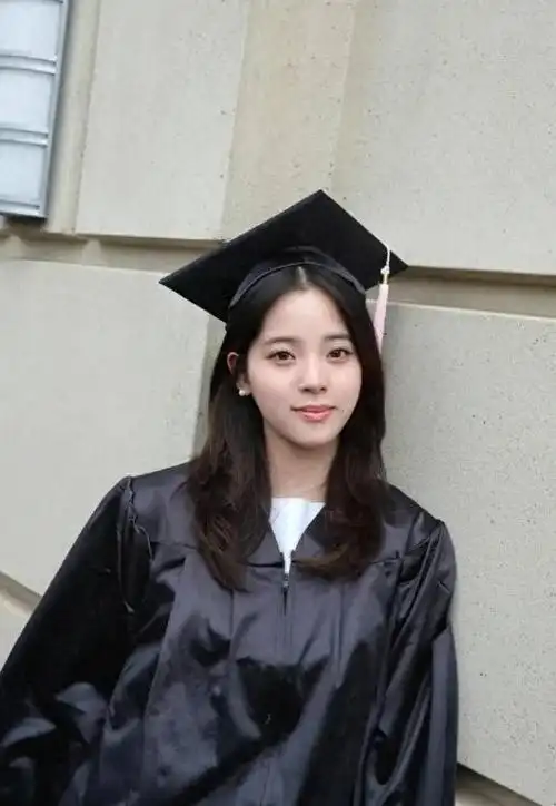 我不感到羞耻!欧阳娜娜回应伯克利学历争议:我的人生自己说了算