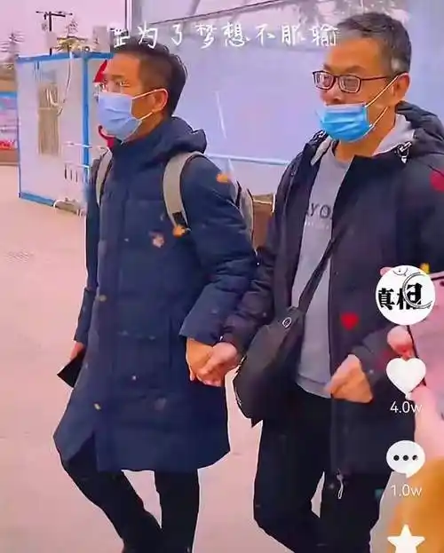 许敏亲哥哥离世一周年,万千萤火发声缅怀,许妈姚爸五一并不孤单|郭威