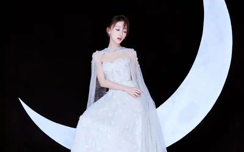 吴谨言唯美仙气写真桌面壁纸