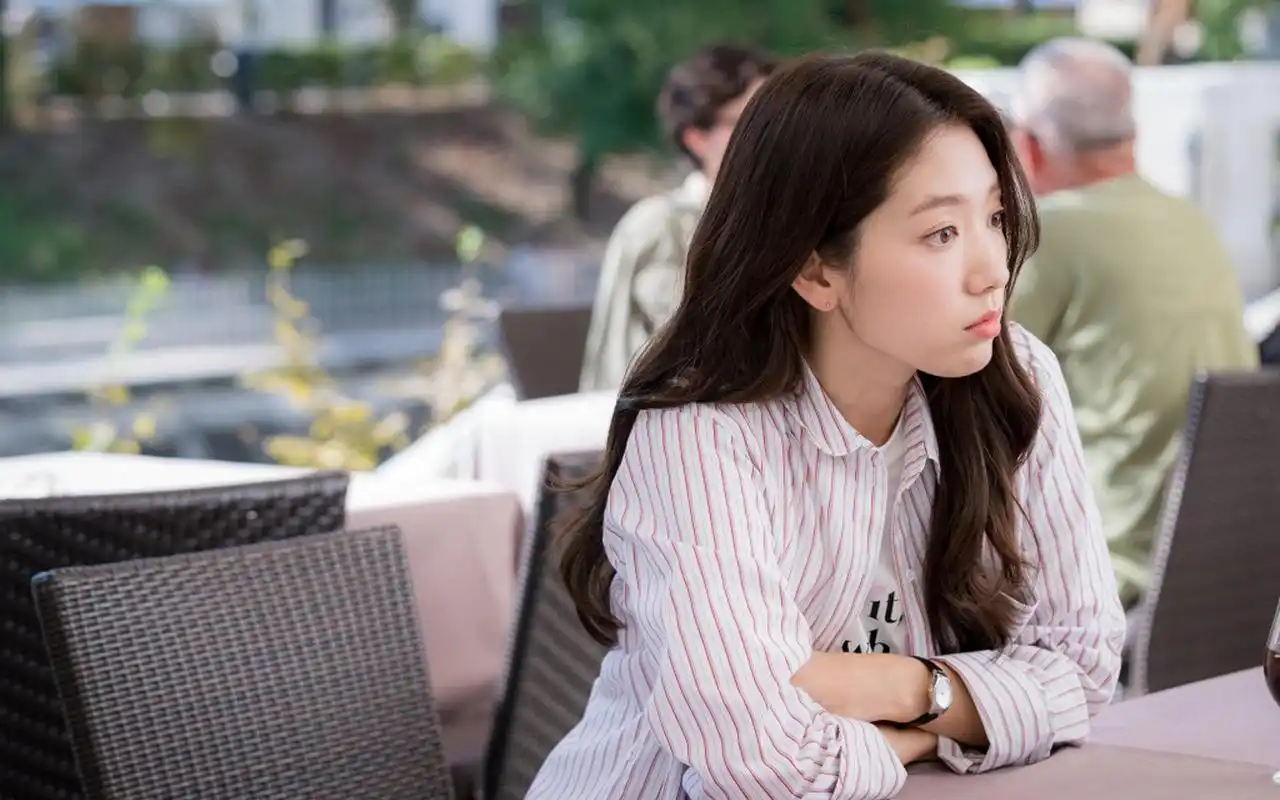 朴信惠《阿尔罕布拉宫的回忆》剧照图片壁纸