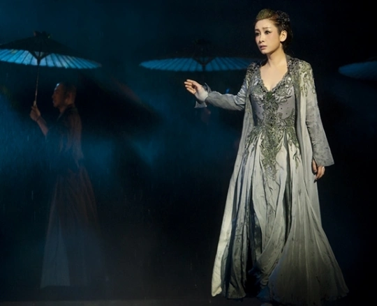 原创演过"青蛇"的女星:张曼玉陈美琪经典,杨颖妆浓,秦海璐妖媚