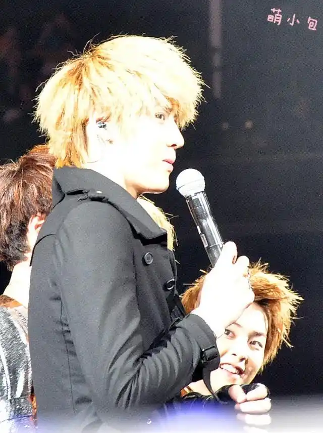 all珉牛包,凡珉珉珉对帅哥的渴望,哈哈,爱了爱了 cr logo