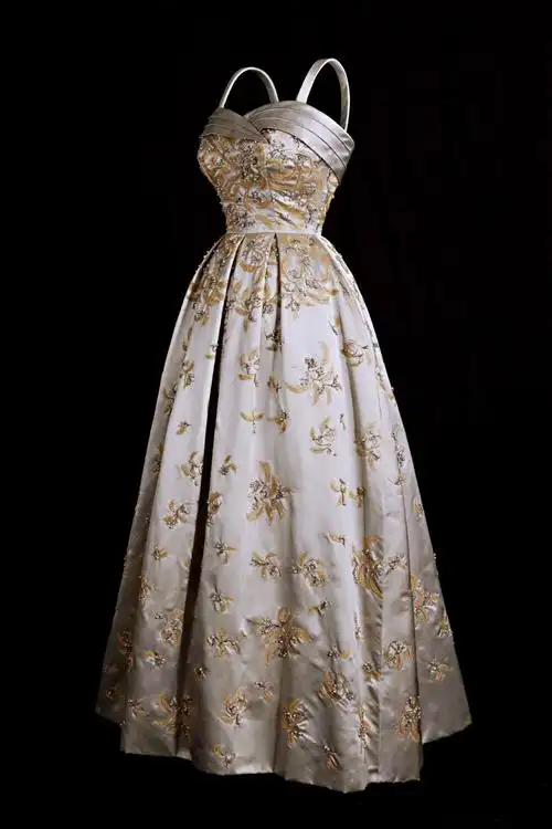 英国女王奶奶年轻时的漂亮裙子