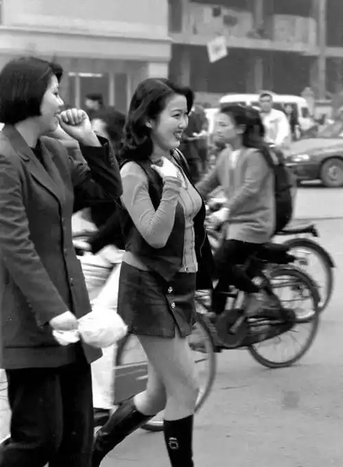 90年代女孩子的衣着打扮到底有多时尚多潮流