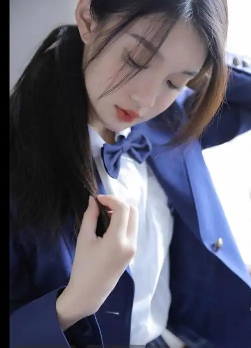 美女校花和美女比基尼——任你选