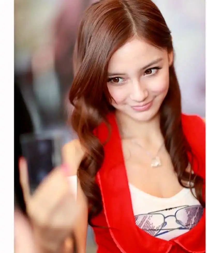 最新体会 突然意识到杨颖早期照片一起看眼睛的神态可挺厉害!