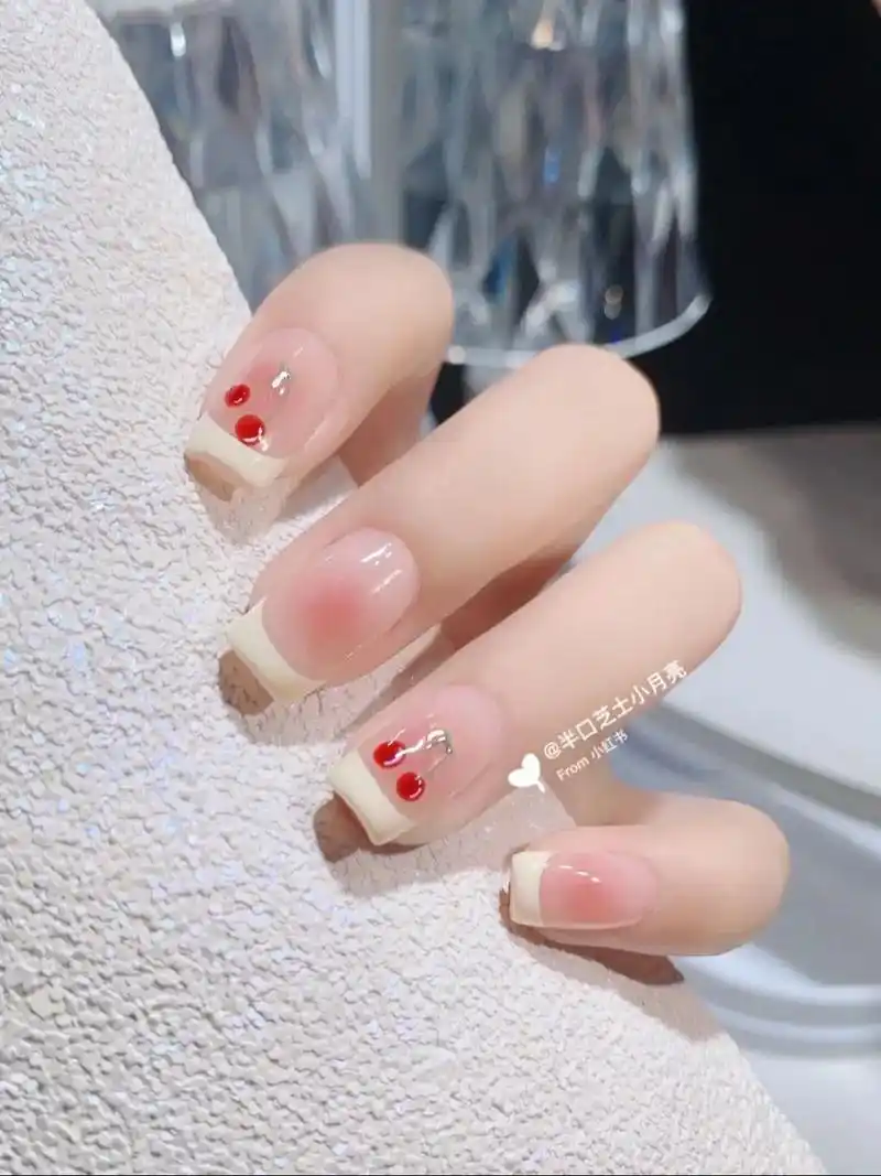 超好看的美甲 #显手白的美甲款式推荐 - 抖音