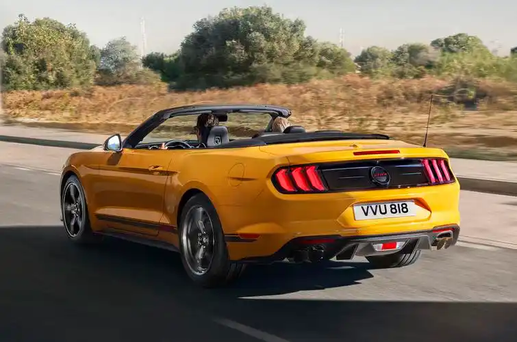 福特野马加州限量版敞篷车