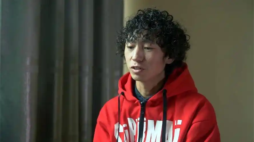 《我的滑板鞋》庞麦郎被强制送进精神病院,病情其实早有端倪?