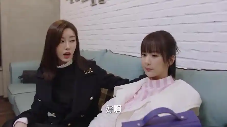 亲爱的热爱的蓝莓与佟年聊天佟年始终闷闷不乐