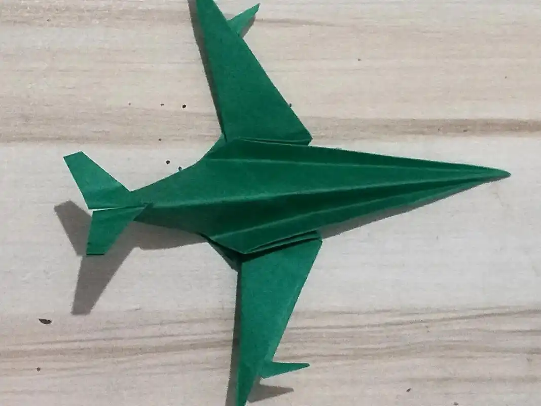 #亲手制作 #简单小手工 #折飞机. - 抖音