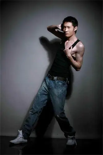 张爱朋热衷极限运动潜水冲浪滑雪,他靠雄壮威武身躯征服白百何?