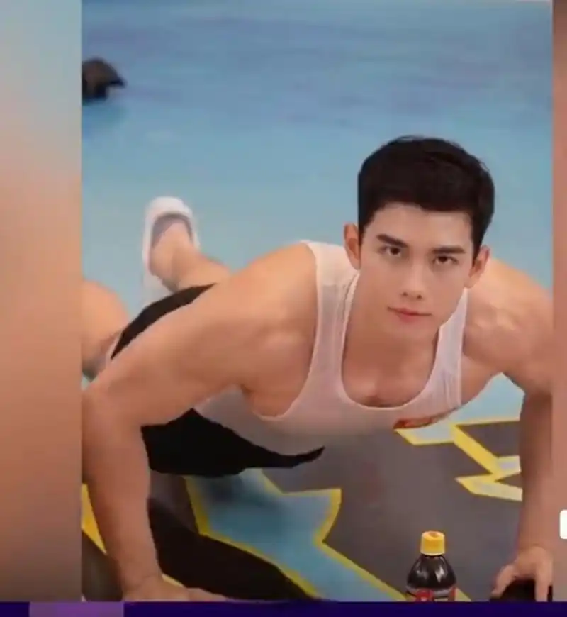 椰树那健硕而不油腻的肌肉男,内娱好多男明星应该学学!