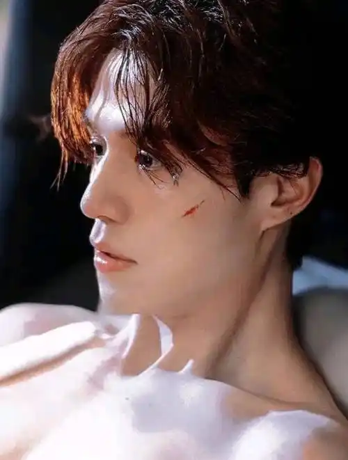 李栋旭_身材_胸肌