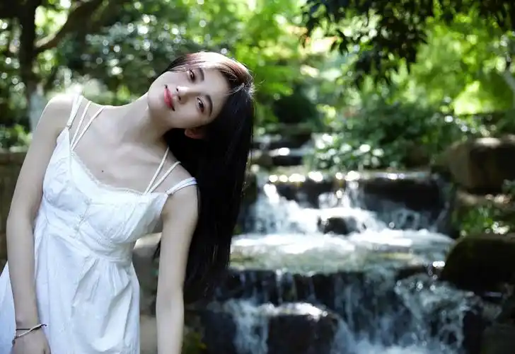 鞠婧祎白色裙子唯美写真4k美女壁纸