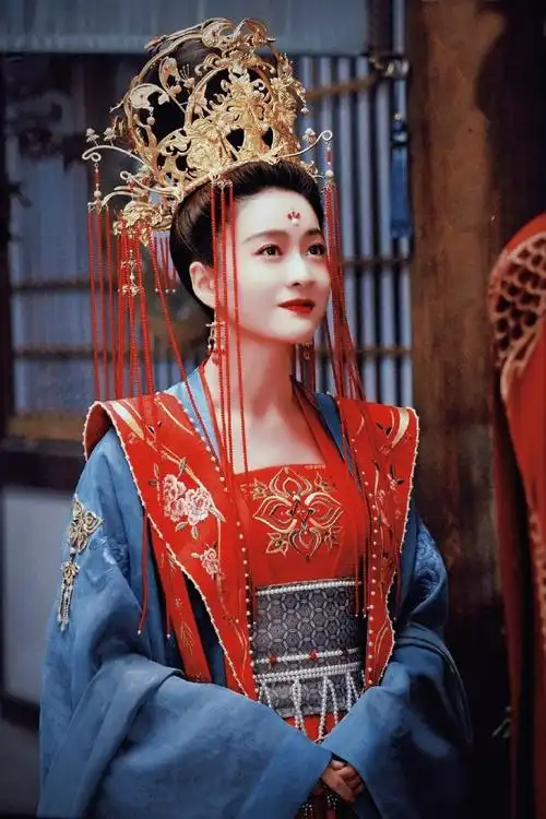 墨白#我的评分:#墨白#张雪迎在剧中饰演的鬼马少女古灵精怪,雪迎收骀