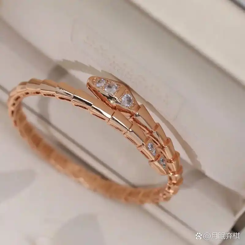 bvlgari宝格丽蛇手镯 以令人沉醉的绝妙设计捕捉serpenti手镯的魅力