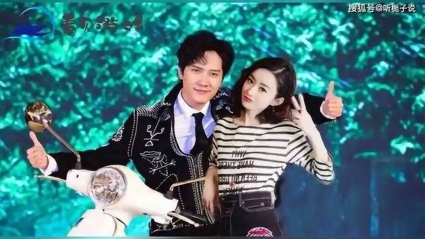 打扮相近,携4岁儿子一同聚餐_冯绍峰_父母_黑色