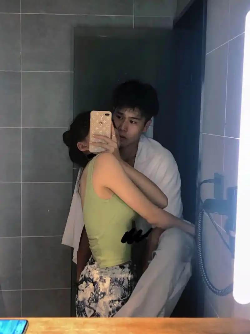 情侣拍照姿势|对镜自拍05 97:ffan泛泛 #情侣