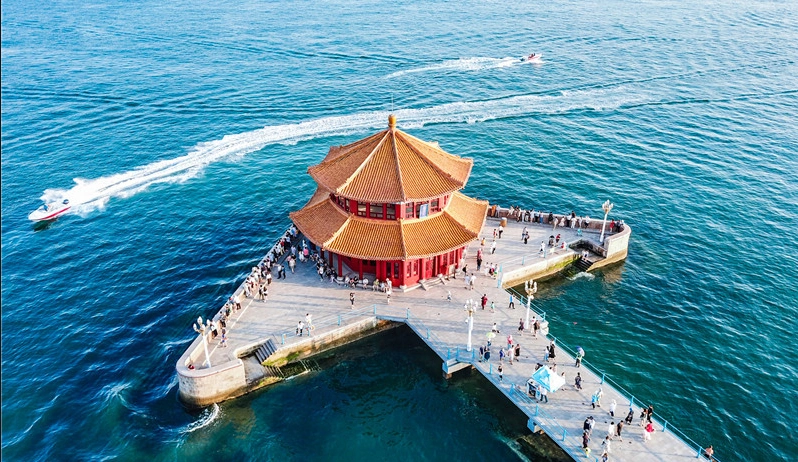 青岛最早的军事专用人工码头,是青岛标志性建筑和著名风景游览. .