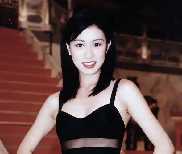 事实证明,48岁"无人敢娶"的佘诗曼,才是真正的人间清醒_观众_女王