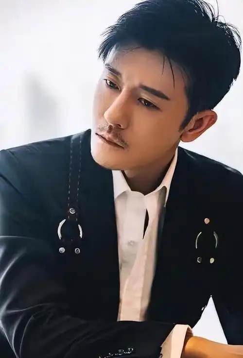 回顾:亲妈和干妈全是导演,都没能捧红林雨申却在娶妻改名后爆火