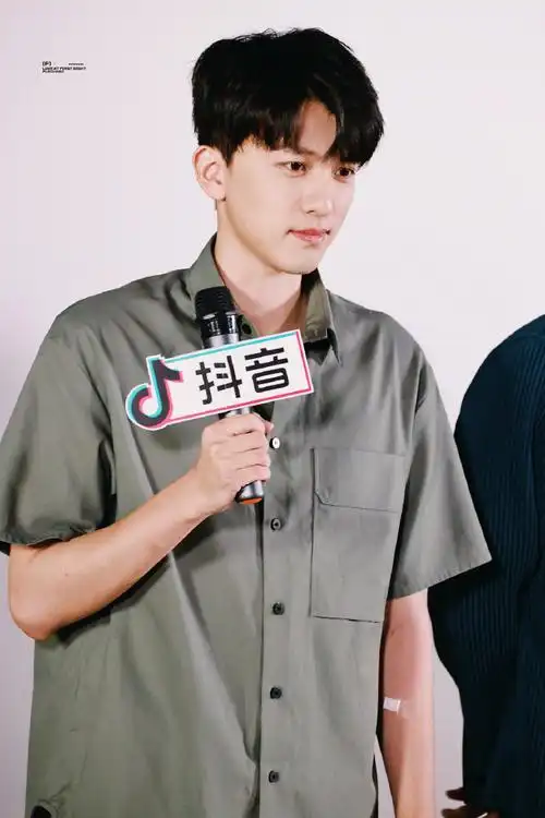 赵英博超话99#愚人节站姐团建#    -45020952505151